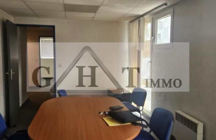 BUREAUX 52 M² PARC VOLTA — photo 3