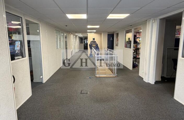 LOCAL COMMERCIAL 404 M² A VENDRE SAINT MAUR DES FOSSES — photo 2