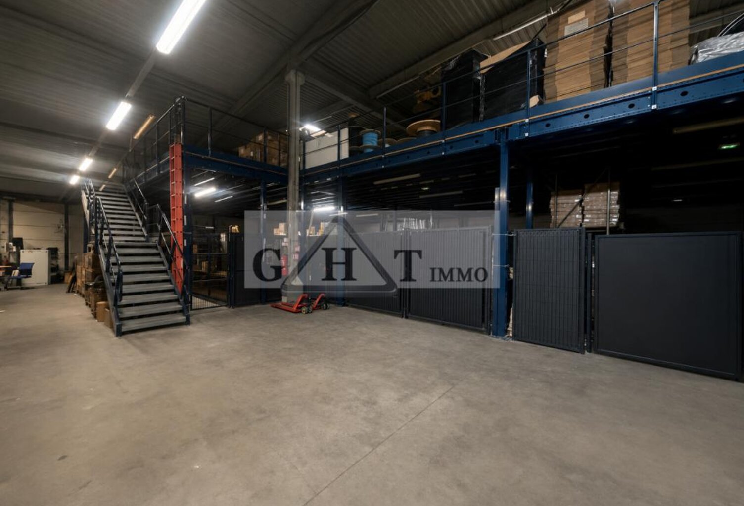 ENTREPOT BUREAUX 1292M2 A NOISY-LE-GRAND A LA VENTE — photo 1