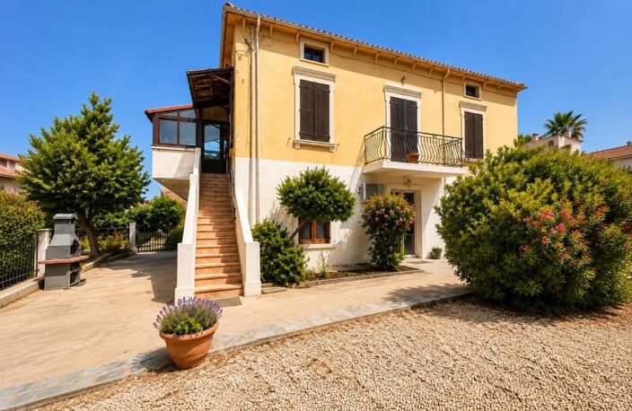 Maison de 8 pièces de 208 m² à L'Île-Rousse — photo 2