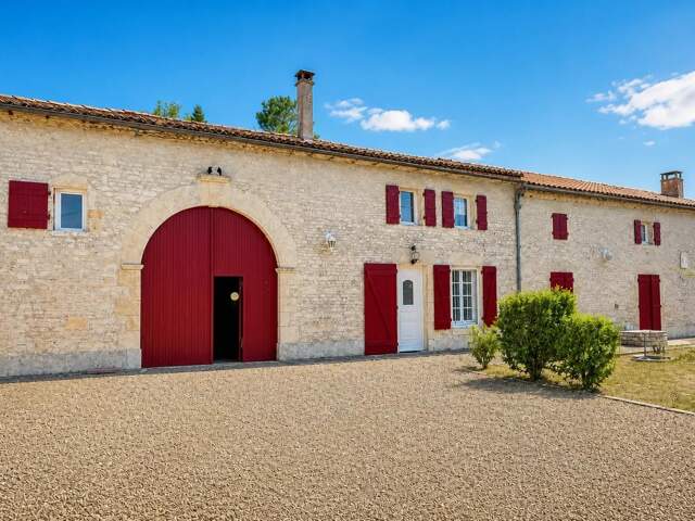 Maison de 6 pièces de 203 m² à Romazières — photo du bien
