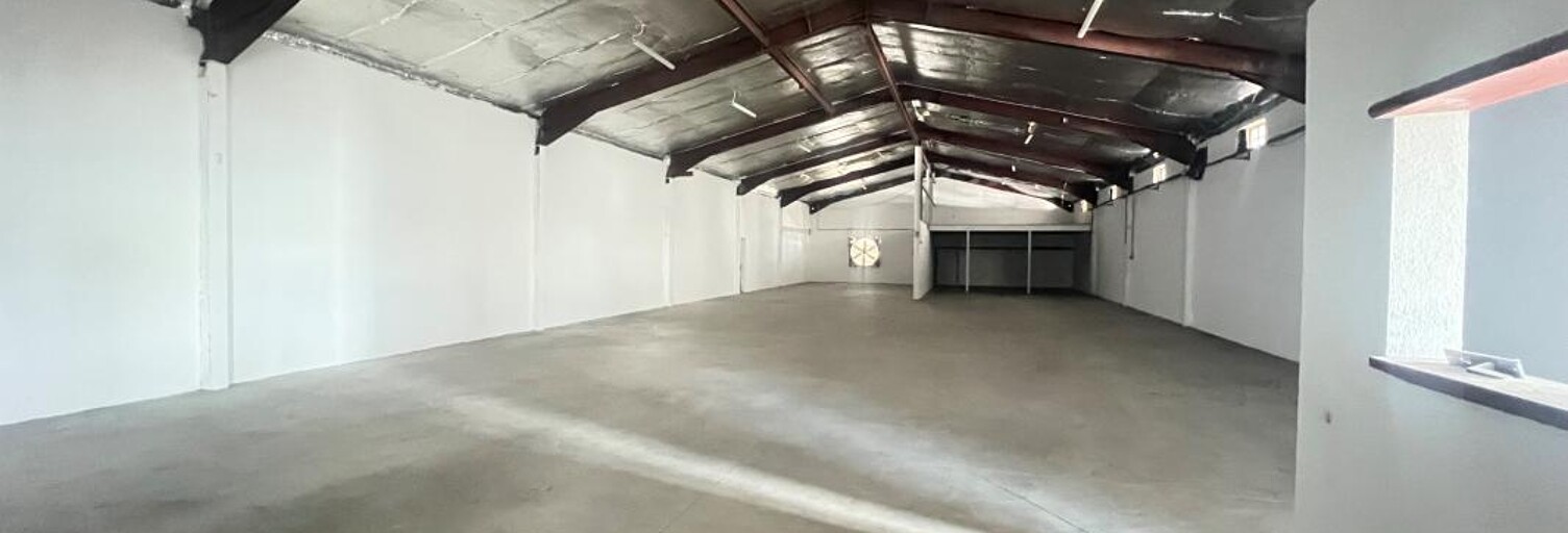 Local industriel  445 m² à louer à Saint-André (97440)