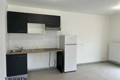 Appartement 3 pièces 882 €