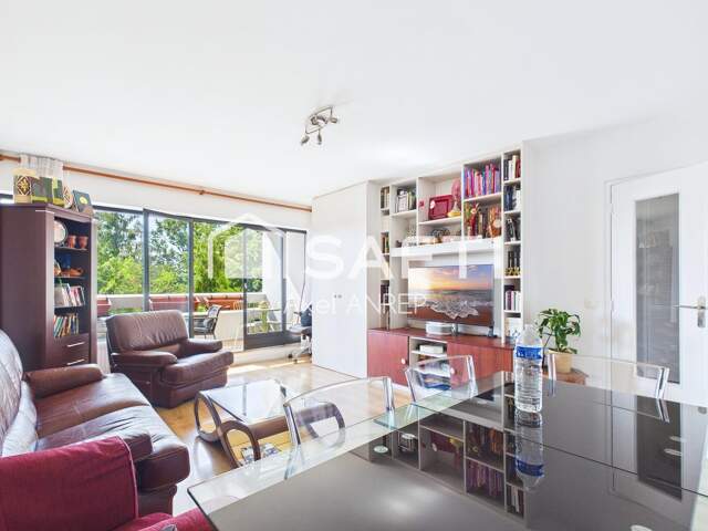 T3 avec Balcon, ascenseur, cave et place de parking — photo du bien