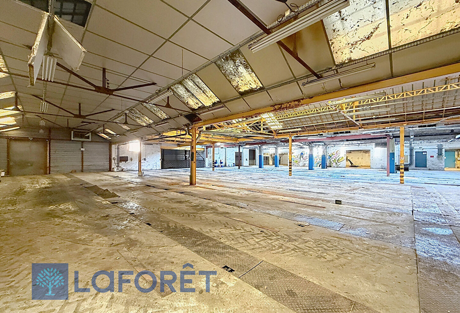Entrepôt / local industriel Breteuil 2000 m2 — photo 1
