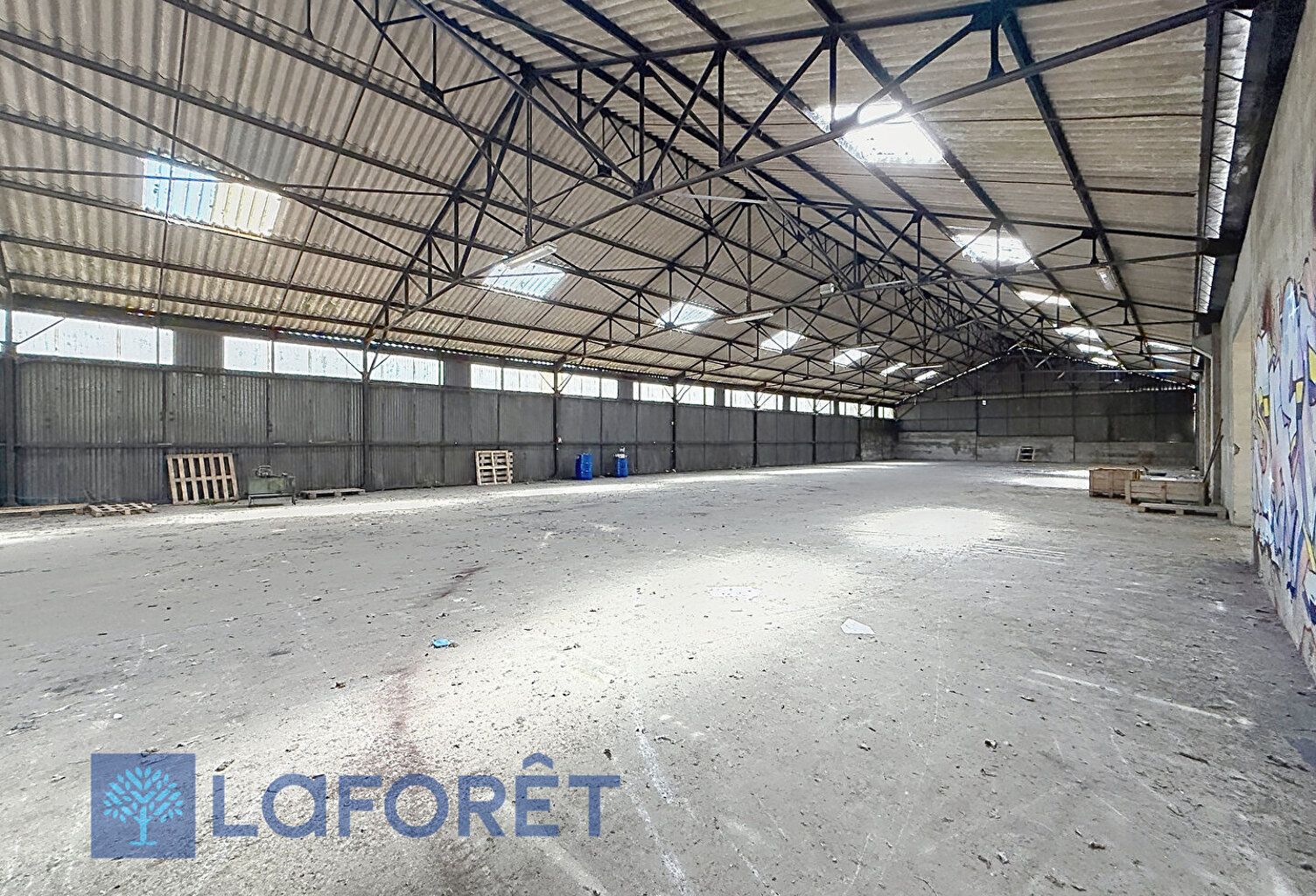 Entrepôt / local industriel Breteuil 1509 m2 — photo 1