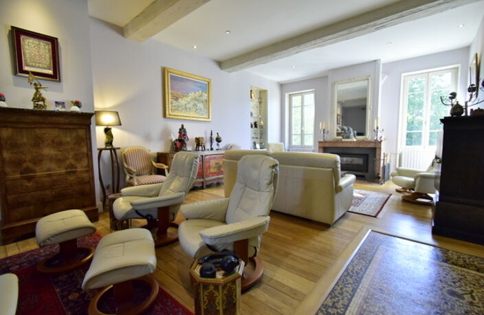 BELLE DEMEURE 18ème  AVEC LOGEMENT SEPARE — photo 4