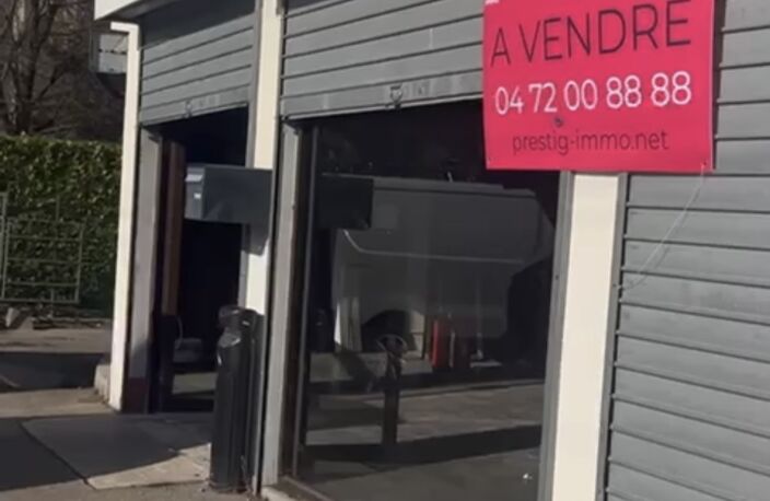BRON – Local commercial de 70 m² avec cave – Fort potentiel d'aménagement. — photo 5