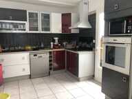 GRANDE MAISON AVEC JARDIN ET GARAGE A VENDAYS-MONTALIVET — photo 2