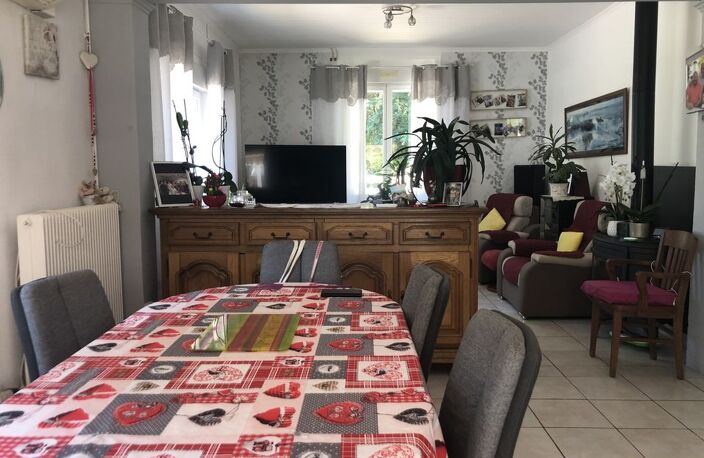 GRANDE MAISON AVEC JARDIN ET GARAGE A VENDAYS-MONTALIVET — photo 4