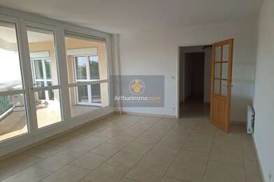 Appartement 4 pièces 860 €
