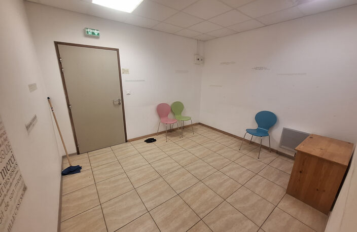 Locaux Professionnels Centre Medical Sormiou / Parking / Sal — photo 2