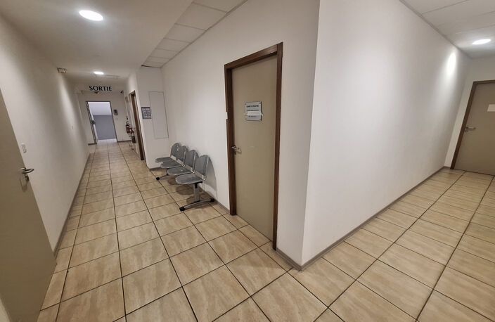 Locaux Professionnels Centre Medical Sormiou / Parking / Sal — photo 3