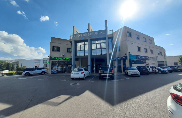 Locaux Professionnels Centre Medical Sormiou / Parking / Sal — photo 4