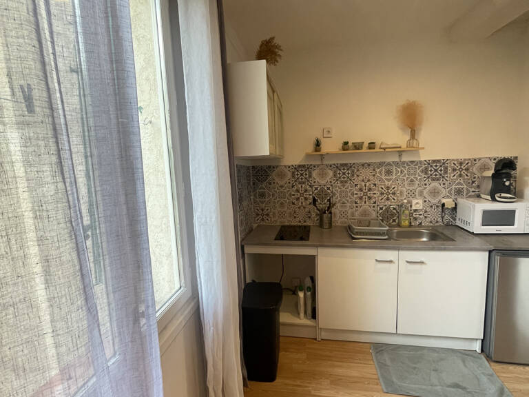 Toulon zone piétonne STUDIO rénové pour investissement locat — photo 1