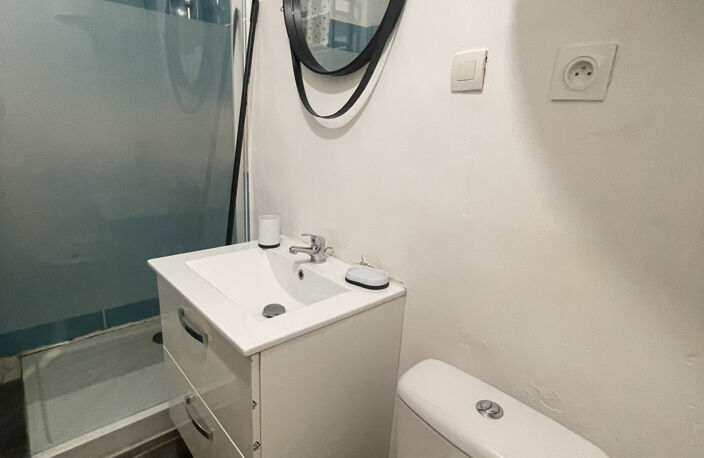Toulon zone piétonne STUDIO rénové pour investissement locat — photo 3