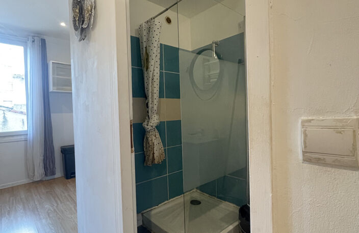 Toulon zone piétonne STUDIO rénové pour investissement locat — photo 4