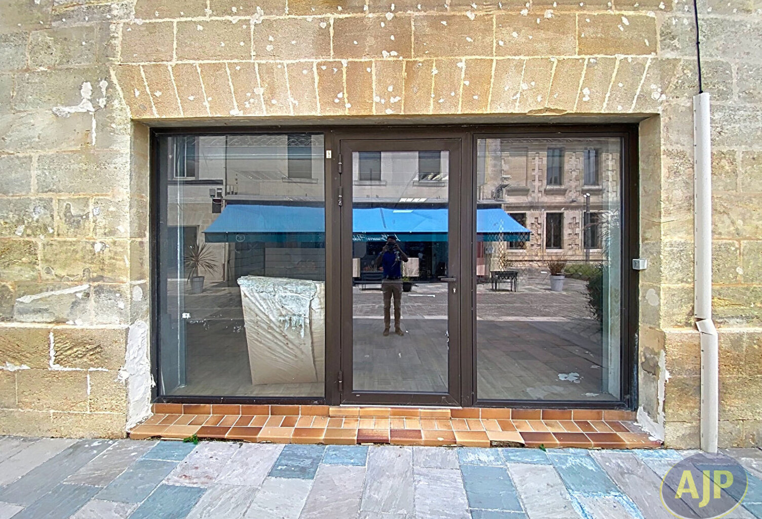 Local commercial Lesparre Medoc 57.4 m2 — photo 1