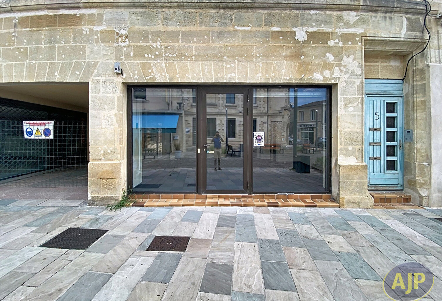 Local commercial Lesparre Medoc 81.3m2 — photo 1