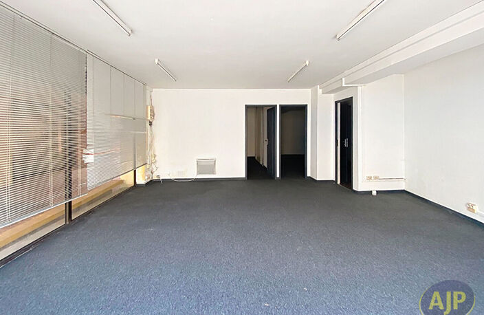 Local commercial Lesparre Medoc 81.3m2 — photo 2