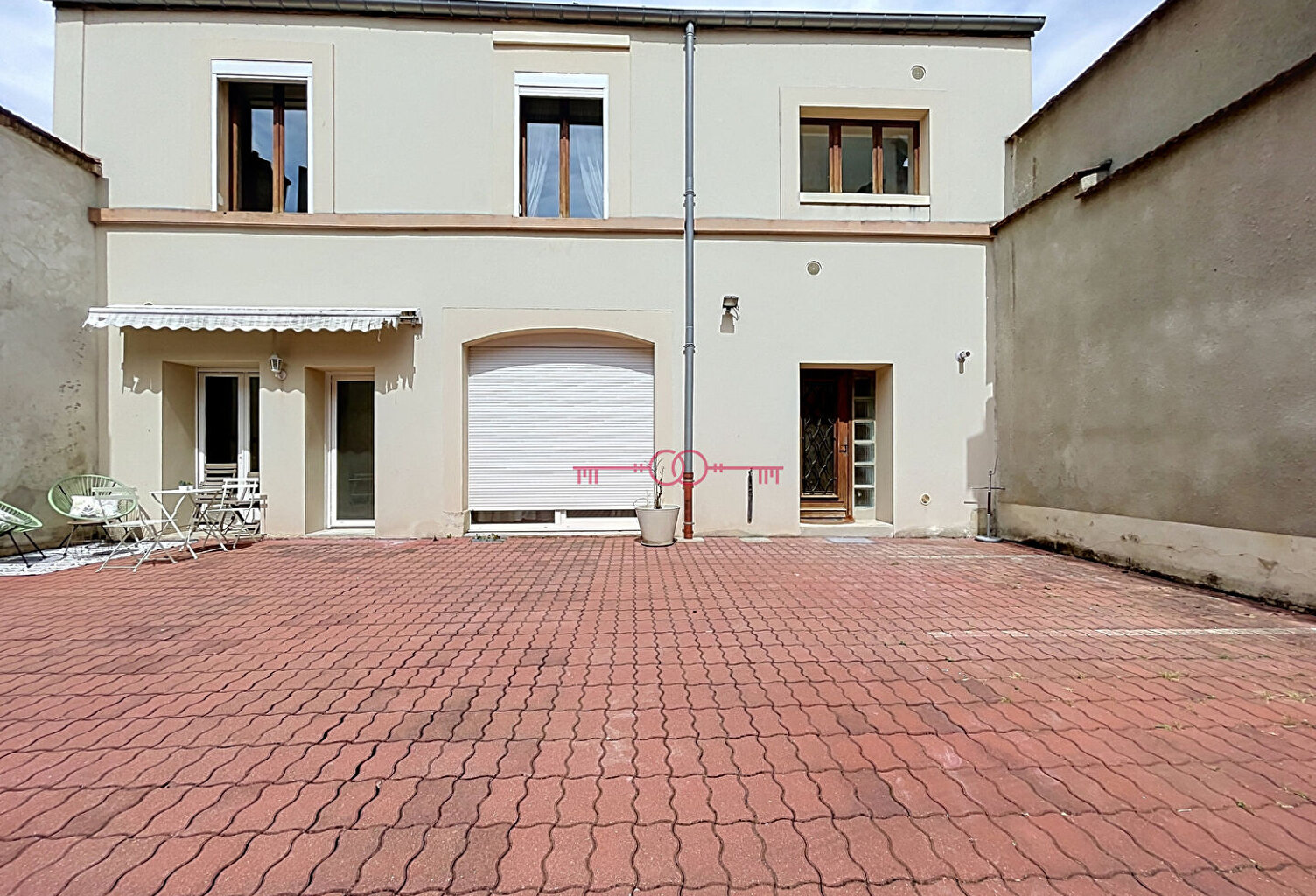 Appartement 4 pièces de 90,56 m² Carrez avec cave de 50 m² et parking — photo 1
