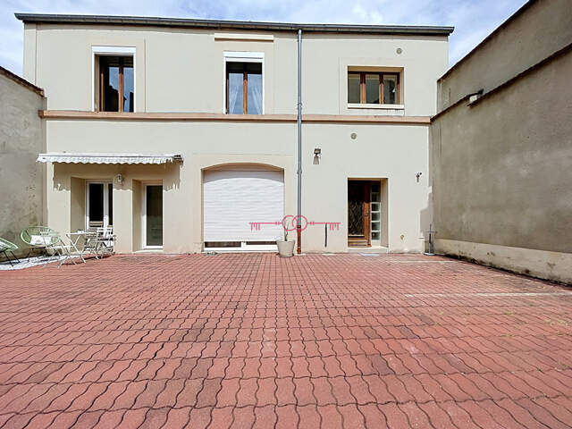 Appartement 4 pièces de 90,56 m² Carrez avec cave de 50 m² et parking — photo du bien