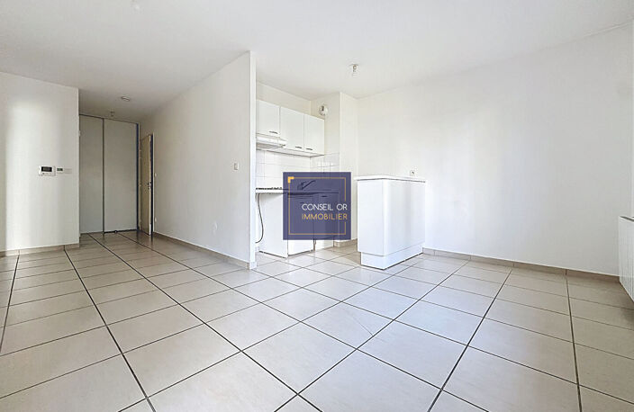 Appartement Saint Genis Laval 2 pièces 45 m2 + garage — photo 3