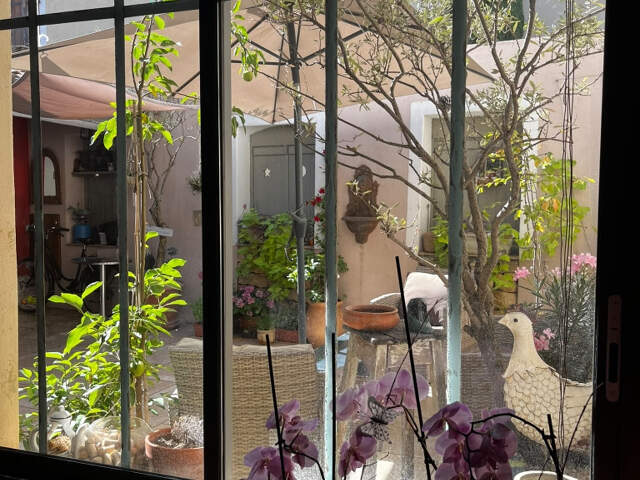 Maison de village de 160 m2  avec cour et terrasse — photo du bien