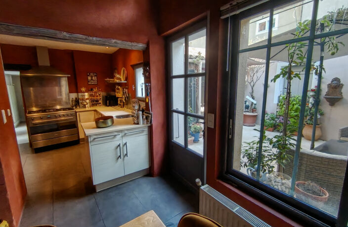 Maison de village de 160 m2  avec cour et terrasse — photo 4