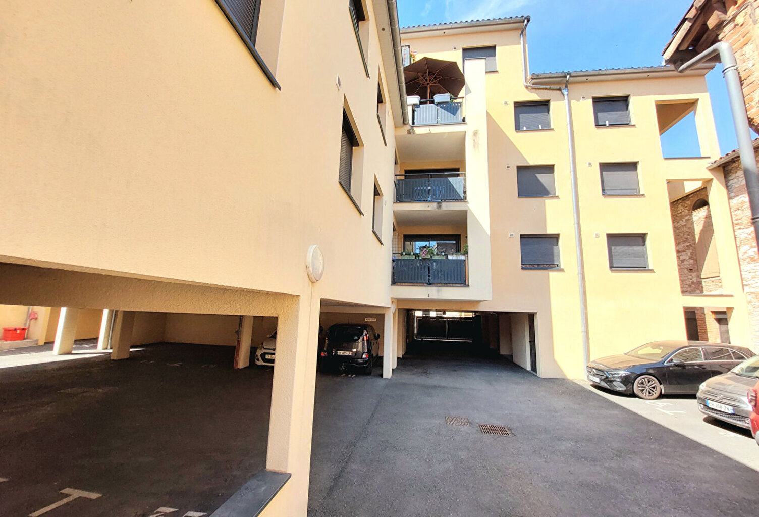 Disponible - ALBI VILLE appartement T2 de 48 m2 avec balcon + parking privatif — photo 1