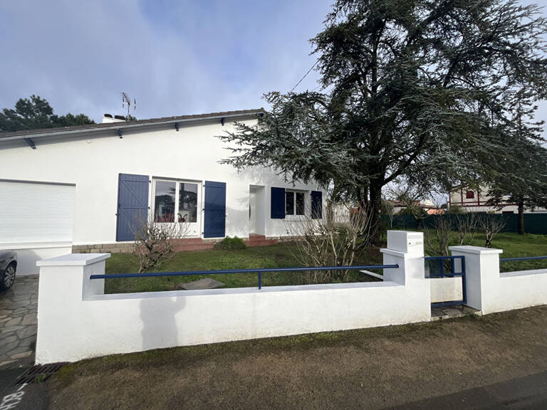 Maison de style basque rénovée /Bas Guézy, La Baule — photo 1