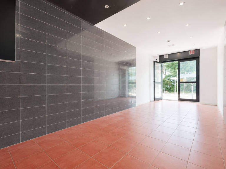 MURS A VENDRE - Local de 21 m2 en pied d'immeuble — photo 1