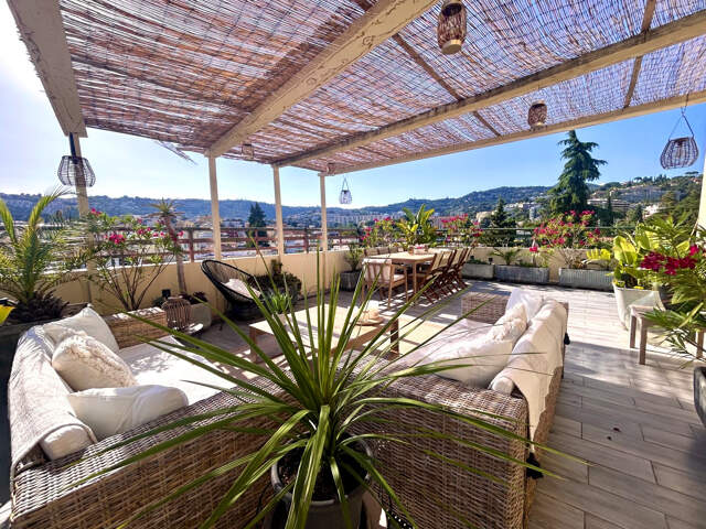 NICE CHAMBRUN 5/6P  PENTHOUSE 170 M2 AVEC 130 M2 D'EXTERIEUR — photo du bien