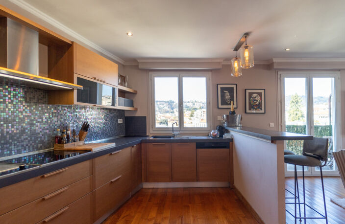 NICE CHAMBRUN 5/6P  PENTHOUSE 170 M2 AVEC 130 M2 D'EXTERIEUR — photo 3