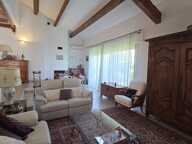 Villa — photo 2