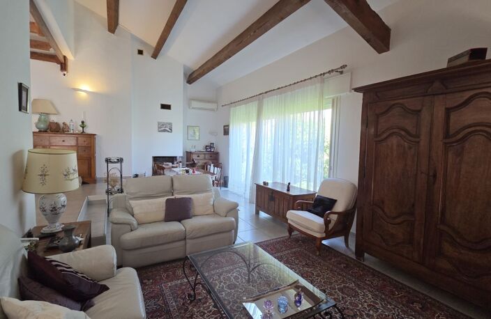 Villa — photo 2