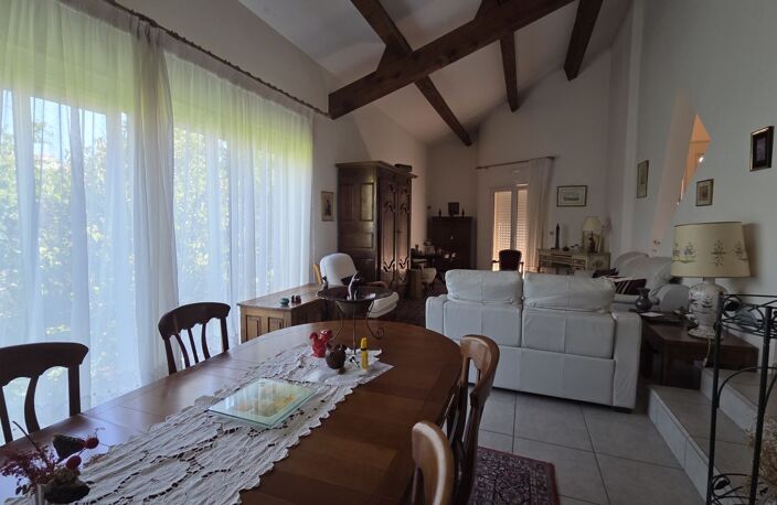 Villa — photo 3