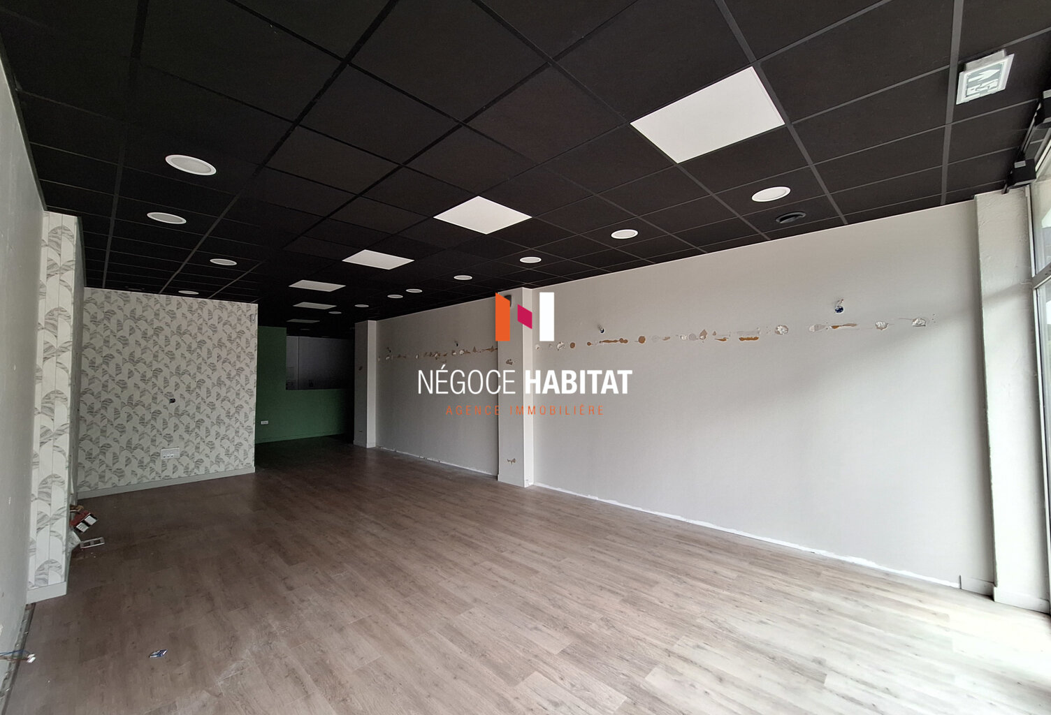 LOCAL COMMERCIAL AVEC VITRINE 100M2 - VENDARGUES — photo 1