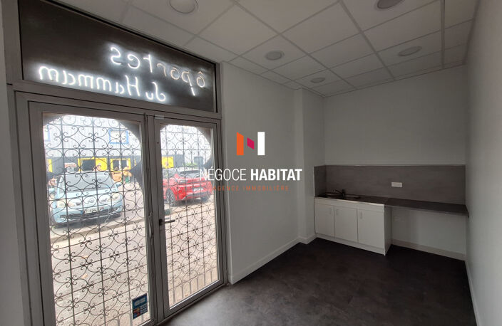 LOCAL COMMERCIAL AVEC VITRINE 100M2 - VENDARGUES — photo 2