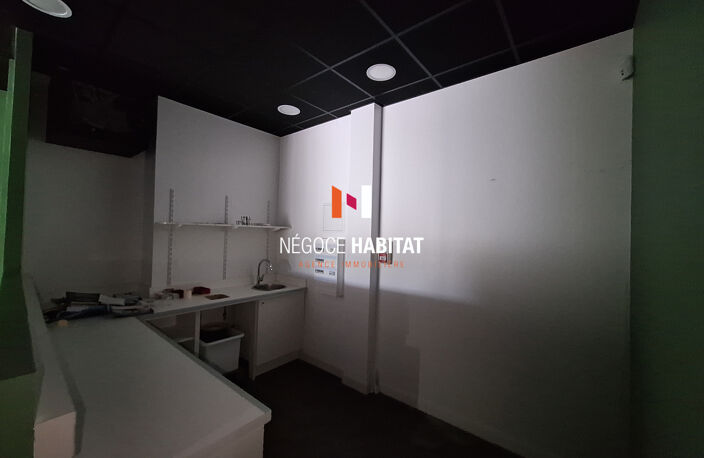 LOCAL COMMERCIAL AVEC VITRINE 100M2 - VENDARGUES — photo 5