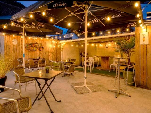 Fond de commerce Bar, Tabac, FDJ, PMU  avec très belle terrasse extérieure, — photo du bien