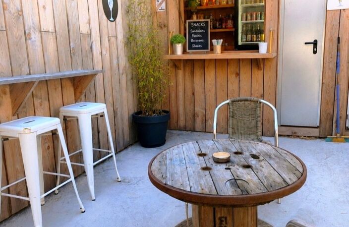 Fond de commerce Bar, Tabac, FDJ, PMU  avec très belle terrasse extérieure, — photo 5