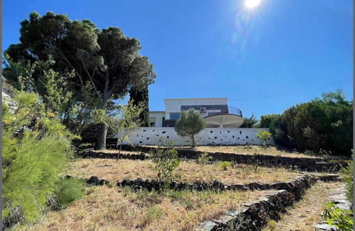 Villa atypique avec terrasse suspendue et vue spectaculaire sur la Méditerranée — photo 2