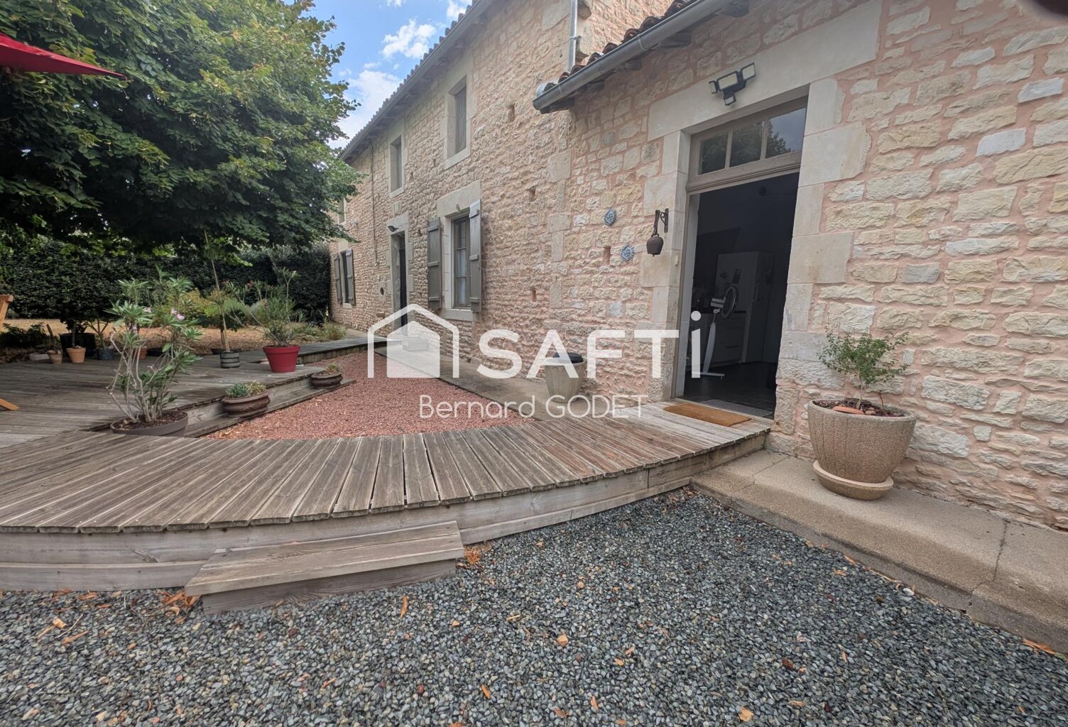 Maison de caractère rénovée avec dépendance. — photo 1