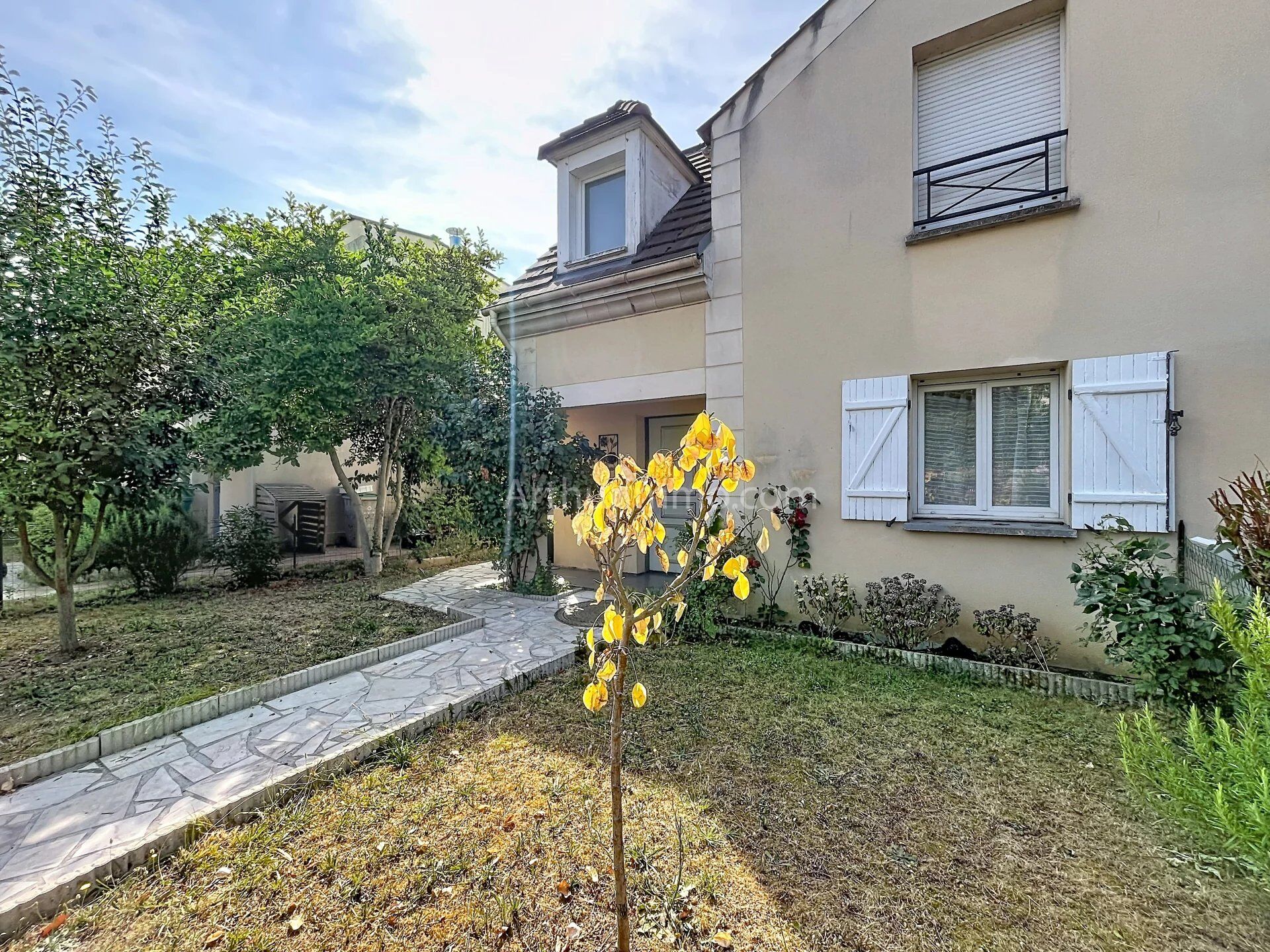 Maison 5 pièces 102 m² · à Yerres · 102 m² · 374 000 €