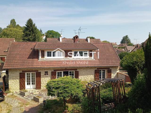 belle maison en pierre — photo du bien