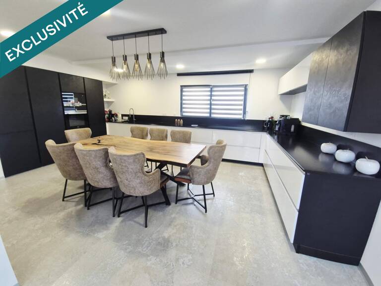 Le confort moderne dans toute sa splendeur : découvrez une propriété où élégance, espace et prestations haut de gamme se conjuguent à la perfection — photo 1