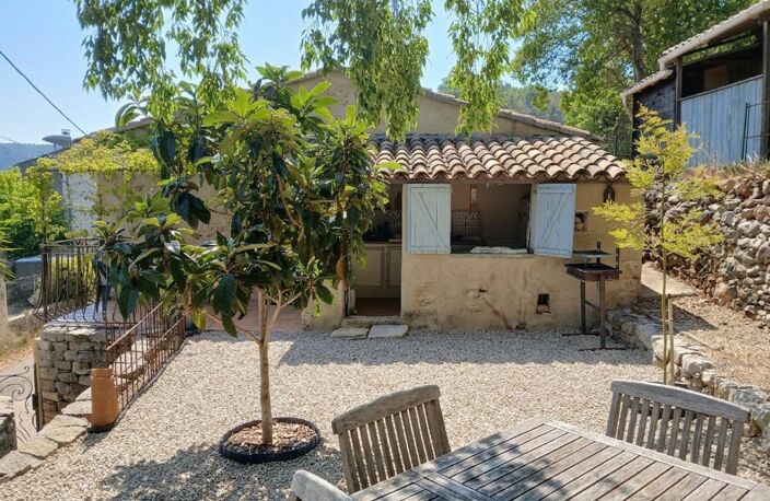 Maison de village en pierre avec jardin — photo 3