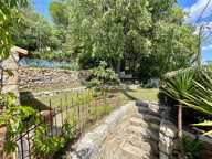 Maison de village en pierre avec jardin — photo 4
