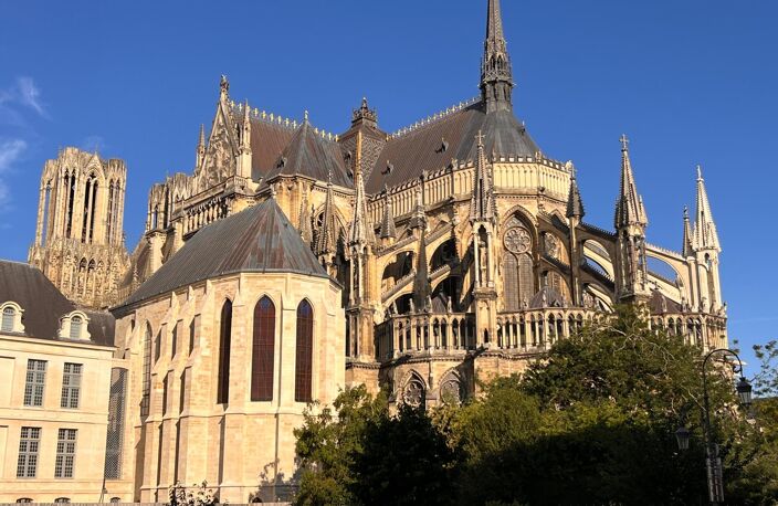 Local commercial face à la cathédrale — photo 4